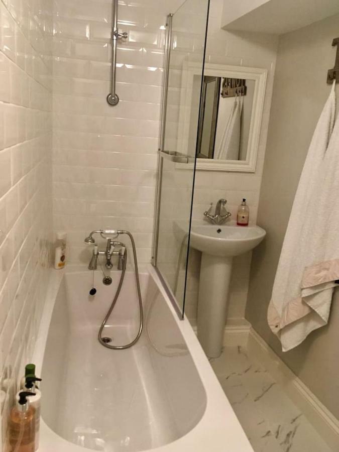 Beautiful 1Br Apartment In Historic St Aubin House ภายนอก รูปภาพ