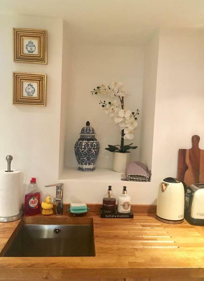 Beautiful 1Br Apartment In Historic St Aubin House ภายนอก รูปภาพ