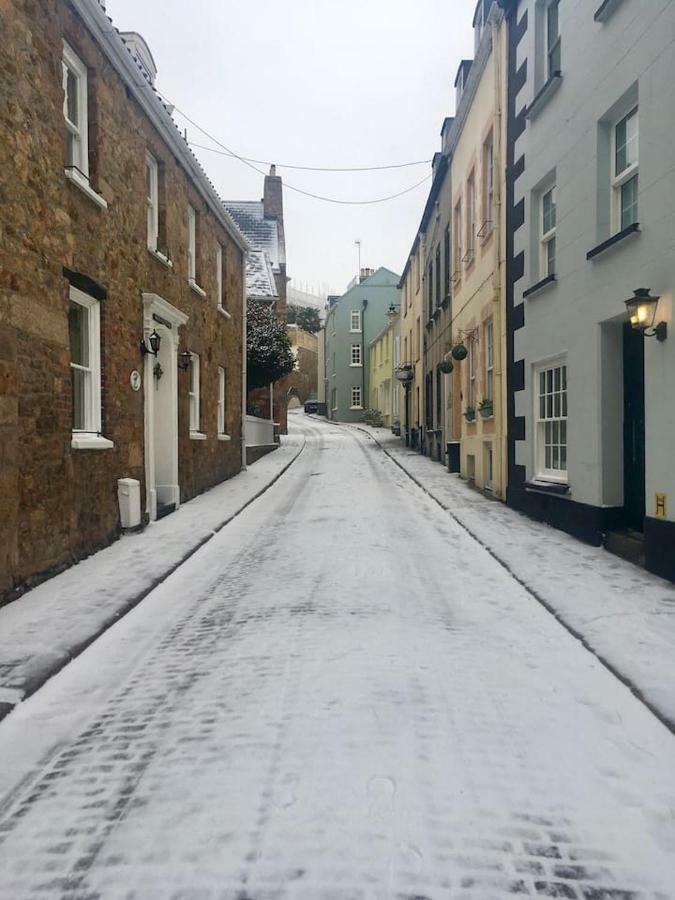 Beautiful 1Br Apartment In Historic St Aubin House ภายนอก รูปภาพ
