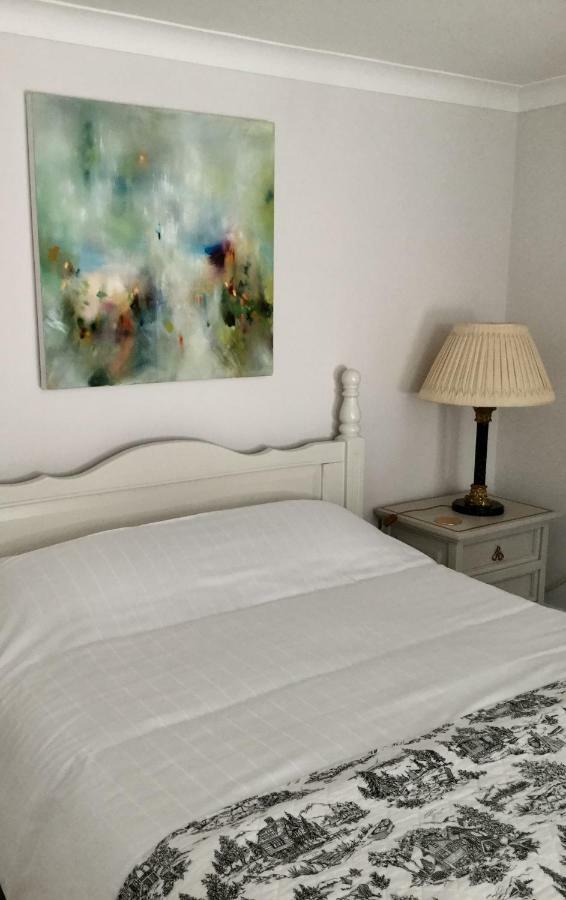 Beautiful 1Br Apartment In Historic St Aubin House ภายนอก รูปภาพ