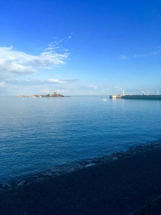 Beautiful 1Br Apartment In Historic St Aubin House ภายนอก รูปภาพ